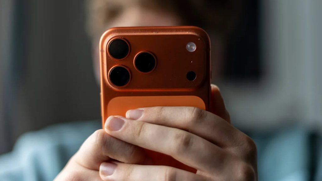 Gen Z e conferme di lettura: cosa rivela il sondaggio sulle chat senza risposta